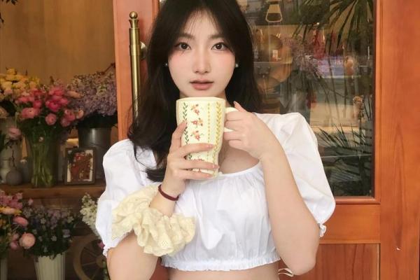 八字属水女孩长相